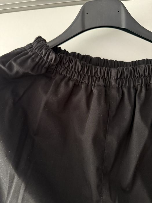 Vand costum nou pentru diferite activitati care necesita uniforma