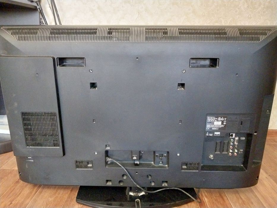 Телевизор..SONI Бравия не смарт тв.