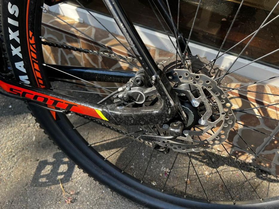 Vând bicicleta mountinbike Scott cu roti 29