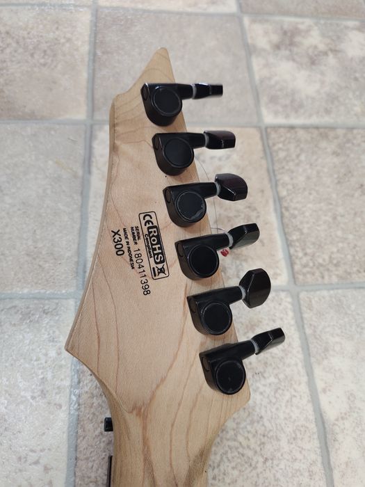 Продам электрогитару Cort x 300