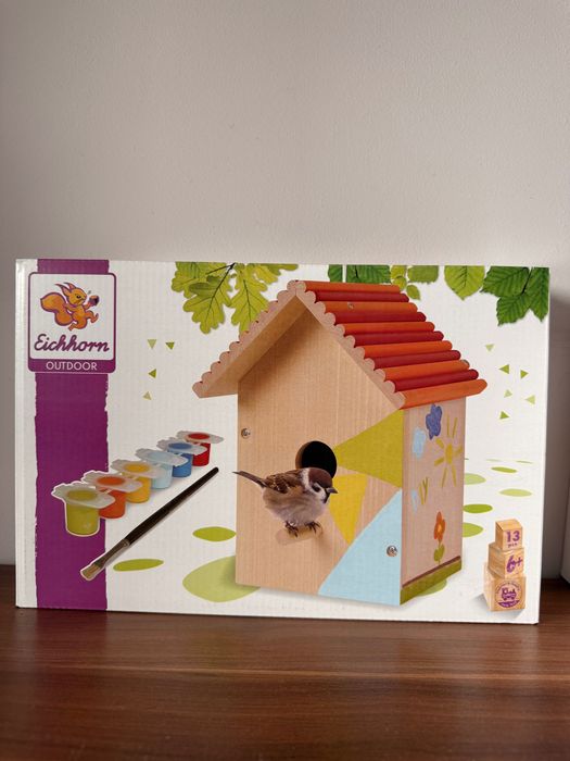 Дървена къщичка за птици за оцветяване