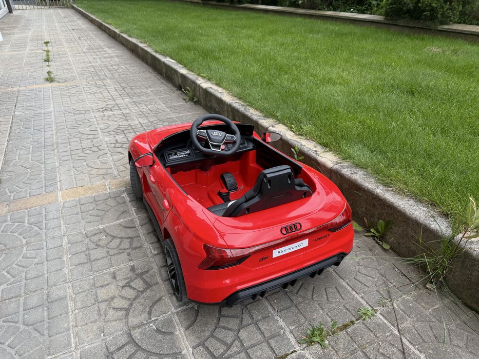 Детска Електрическа детска кола Audi RS