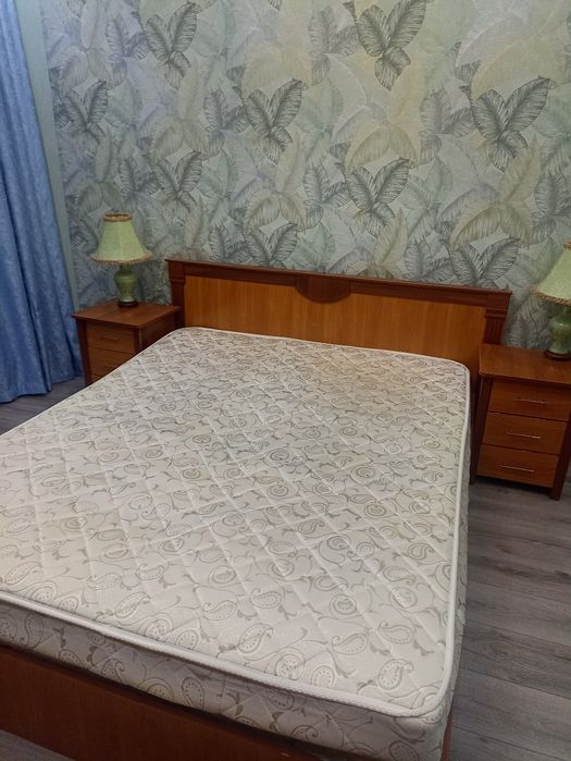 Продам спальный гарнитур.