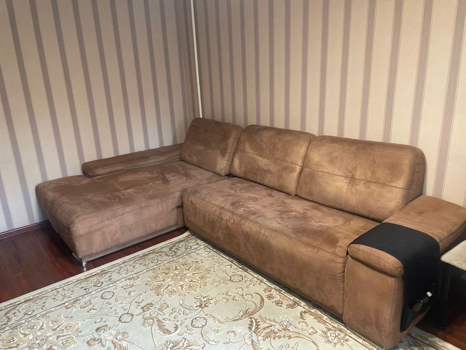 Диван из замши