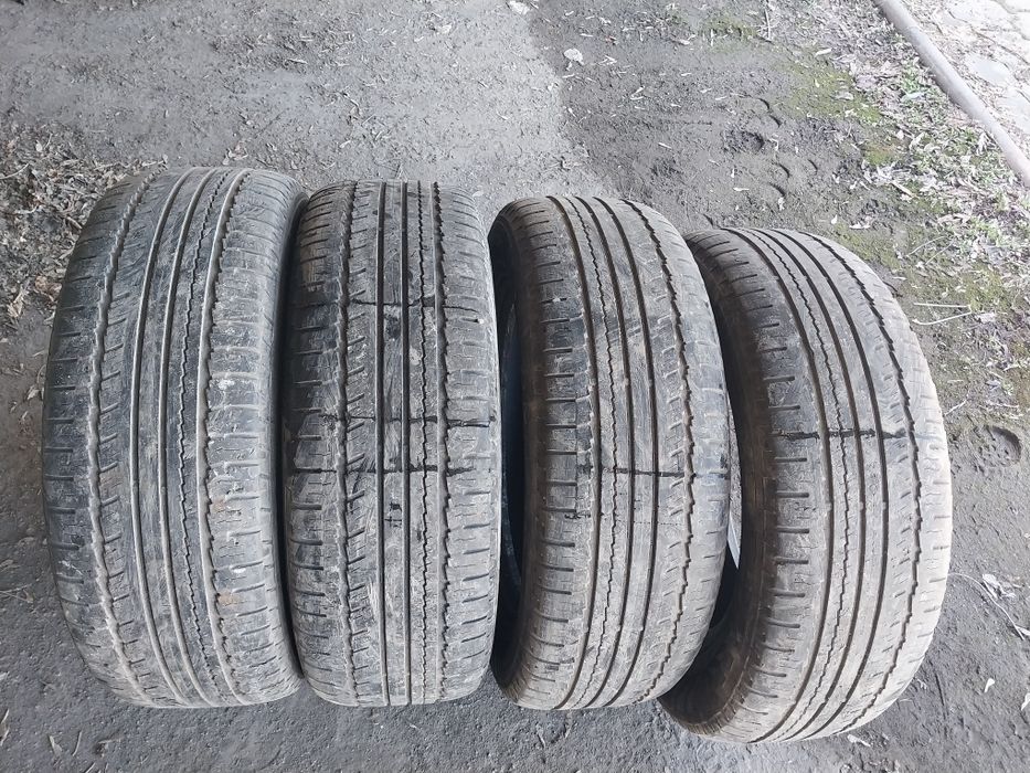 4 шины Nokian 235 65 R17.