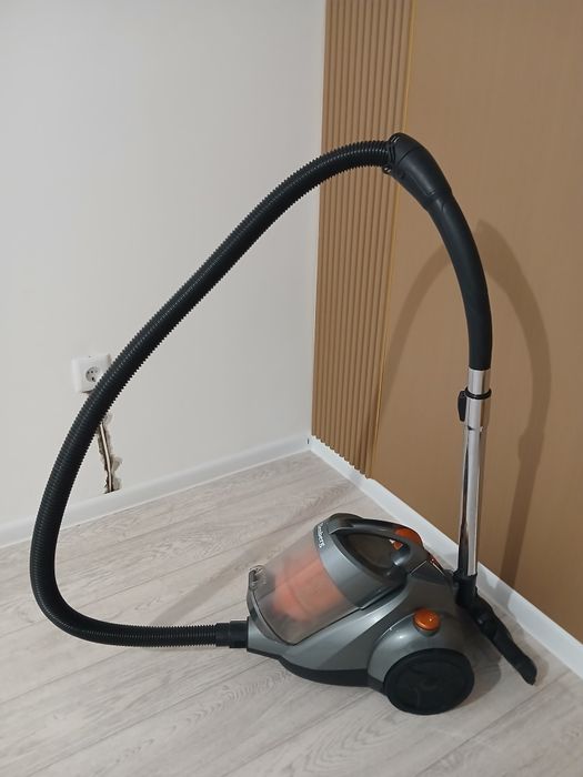 Продам пылесос Elenberg