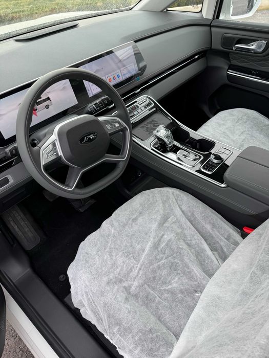 JAC RF8 - premium darajadagi miniven