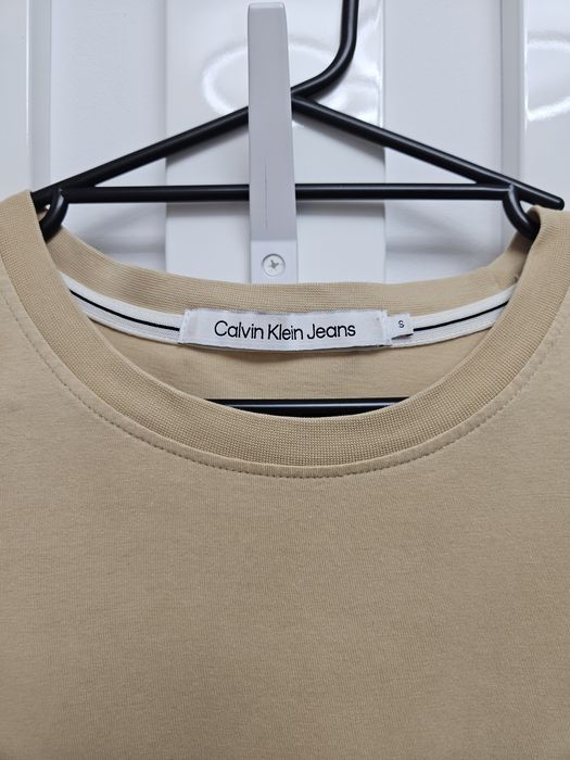 Tricou Calvin Klein original  S

Culoare nude.

De preferat pr
