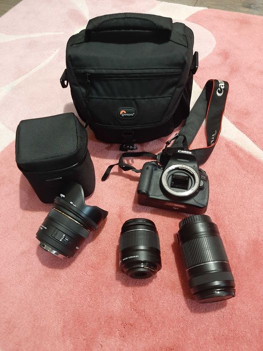 професионален фотоапарат Canon и трите леща