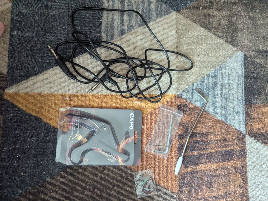 Продам электрогитару Levinson LS-300