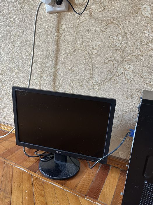 Компютер и кейс LG состояние отличное