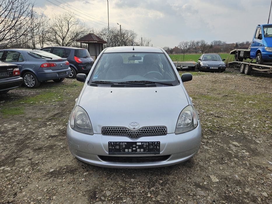 Toyota Yaris 1.0i VVTI НА ЧАСТИ