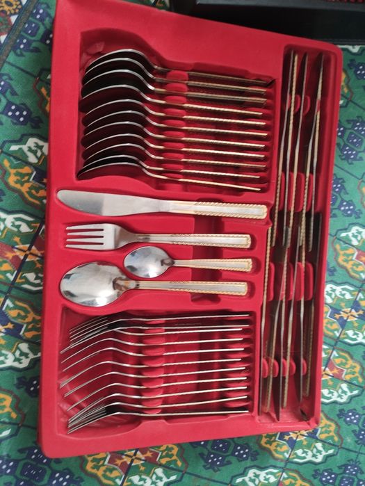 Столовые приборы в чемодане качество