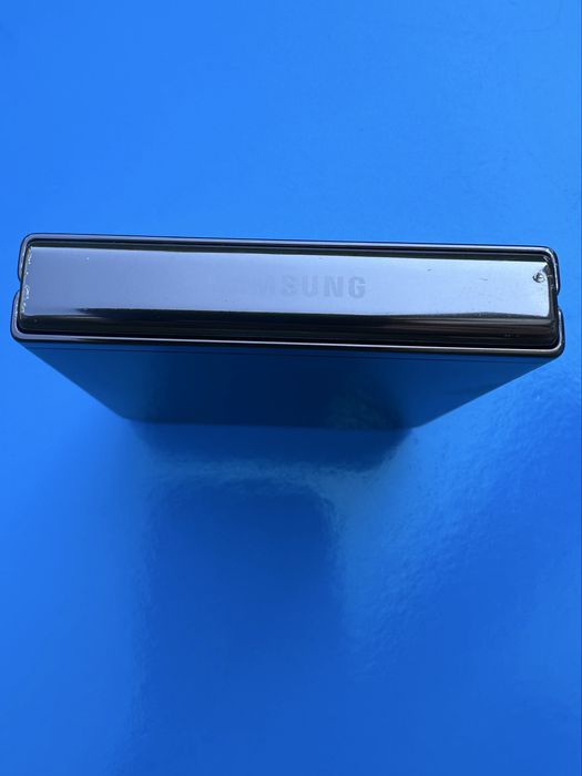 Vând Samsung Z Flip5 impecabil,512 GB,cumparat din magazin,cutie.