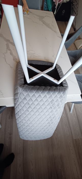 Продаётся отличный новый стол со стулья