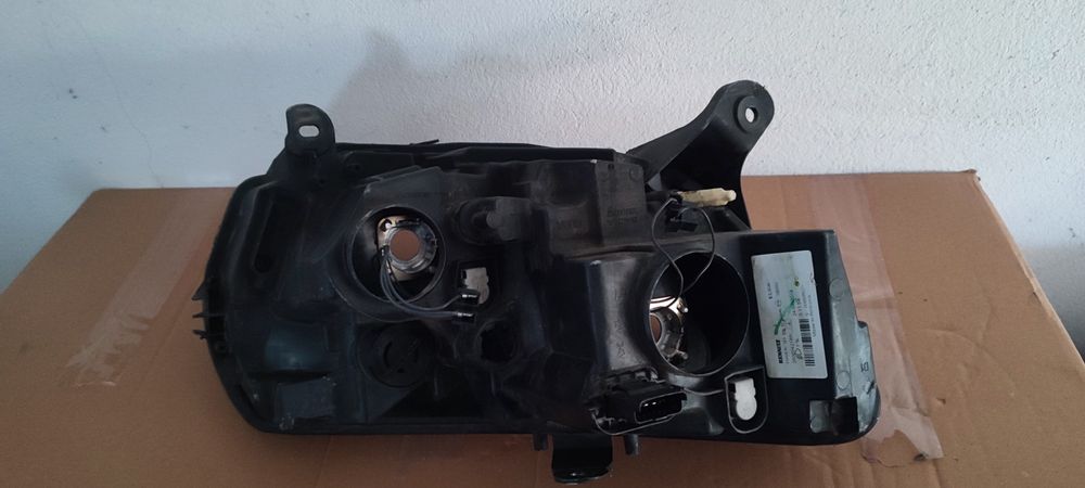 far stanga dacia logan 2017