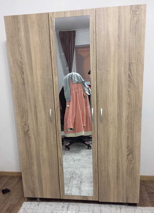 Dulap sonoma dark pentru dormitor cu dimensiunile 120x52.5x191 cm