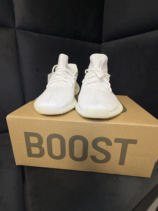 Adidasi Yeezy boost