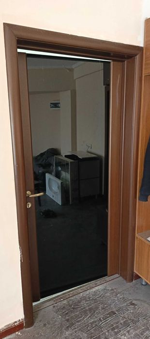 Дверь 90 см. Треснуто стекло.