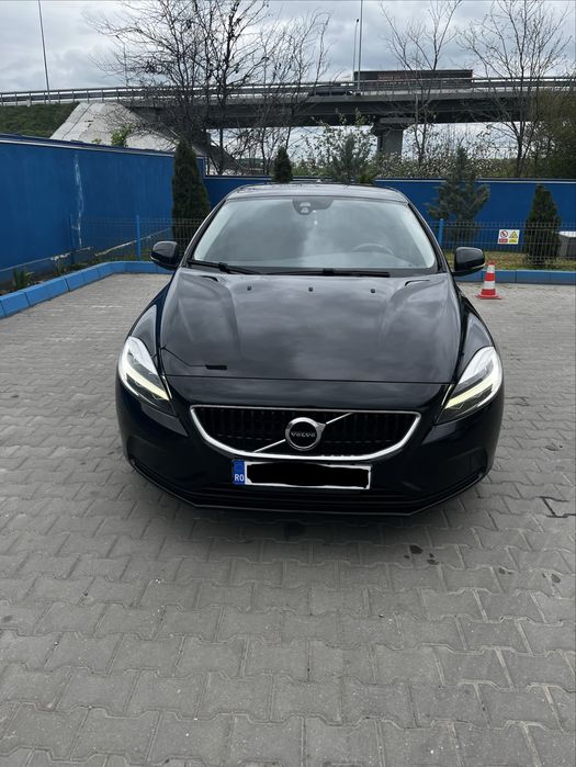 VOLVO V40 2018