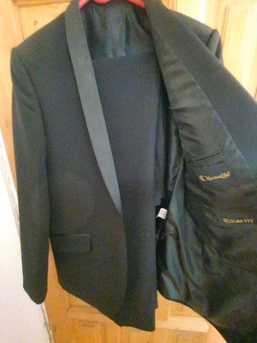 Costum elegant Kulcsarconf, purtat o singura data