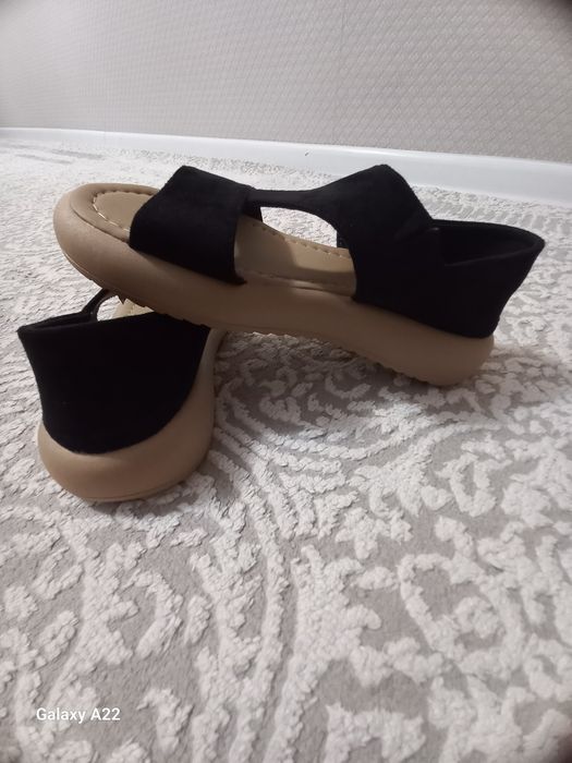 Продам обувь женскую. .