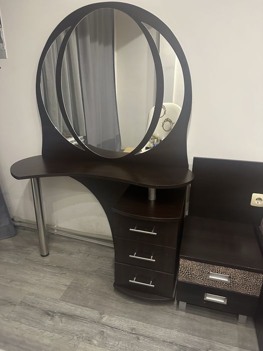 Тоалетка за гримове