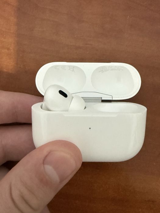 AirPods Pro 2 USB-C – Carcasă + cască stângă