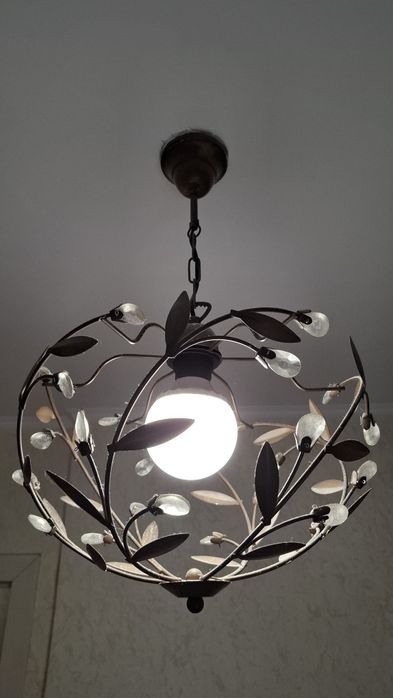 Продаются Люстры