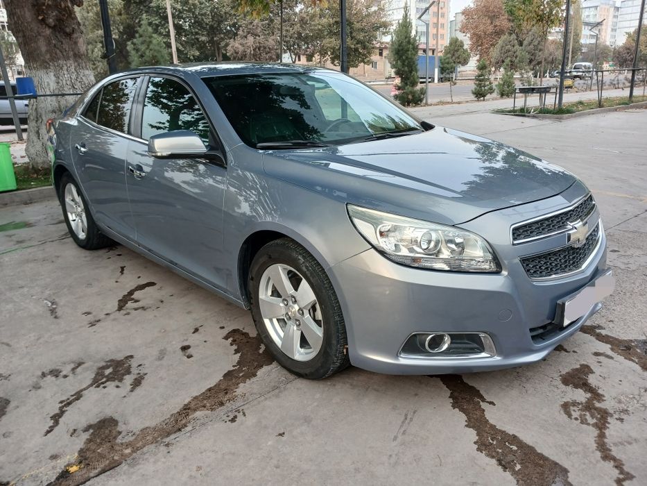 Chevrolet Malibu 2 pozitsiya.
