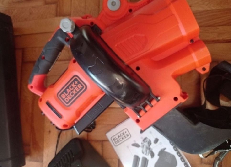 Vind ce se vede in poze a se observa că lipsește bateria și sacul cole