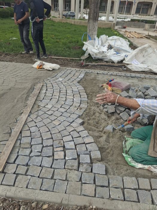 Vând piatra cubica si montez oriunde în tara