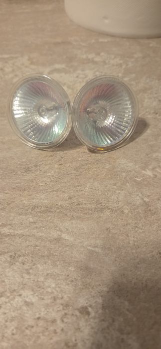 bec tip spot halogen,  MR16 (diametru 50 mm).