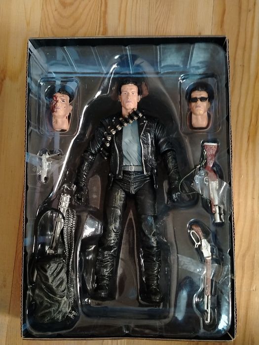 Продам фигурки терминатор.