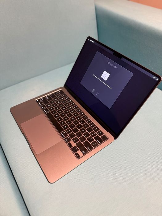 13.6-inch MacBook Air with Apple M2 chip