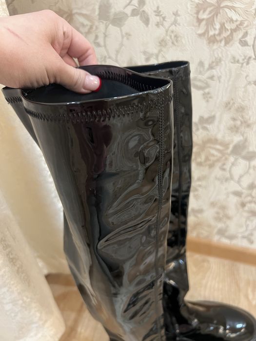 Кожаные ботфорты, Италия