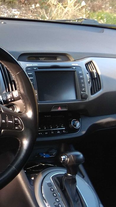 Заводска мултимедия за Киа Спортидж 3 + рамка.