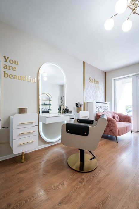 Închiriez post maniciura