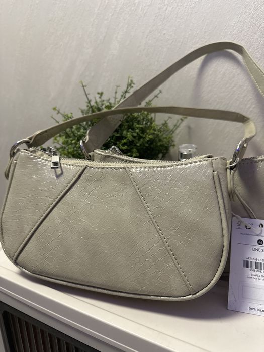 Малка дамска чанта Bershka one size M 2 бр.