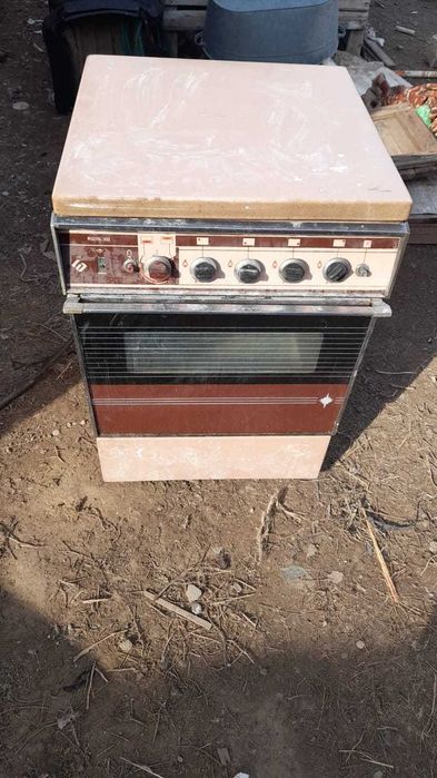Продам газоаую плиту