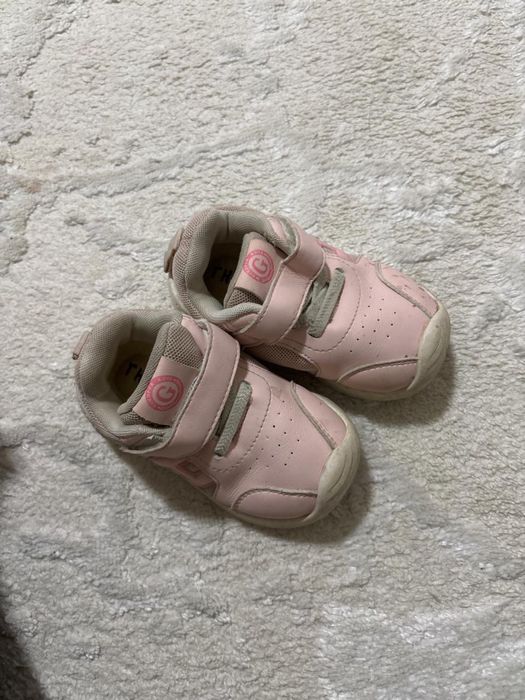 Отдам даром кроссовки