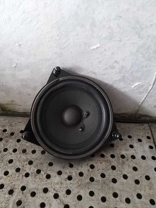 Boxa mica stanga fata mercedes e class w213