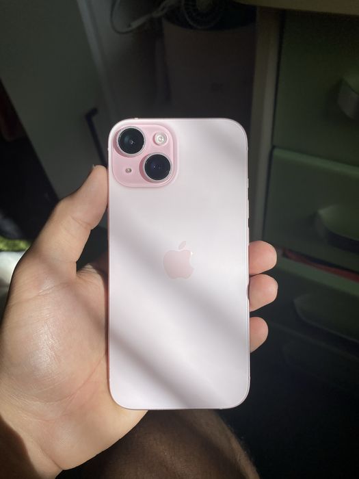 Iphone 15 розовый