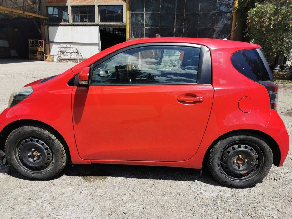 Toyota - IQ 3 rosu