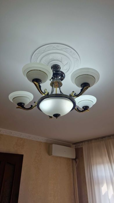 Продам люстры 3 шт срочно