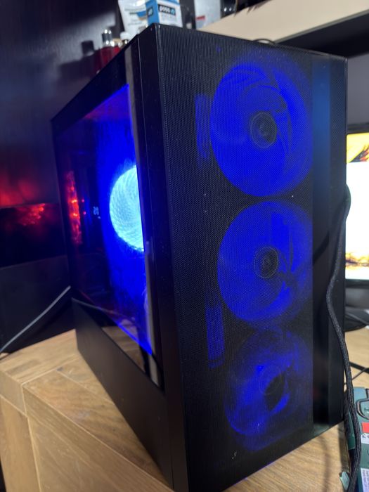 Pc gaming i7 7700 ram 16 gb , gtx 1070 8 g 256 biti ssd 256