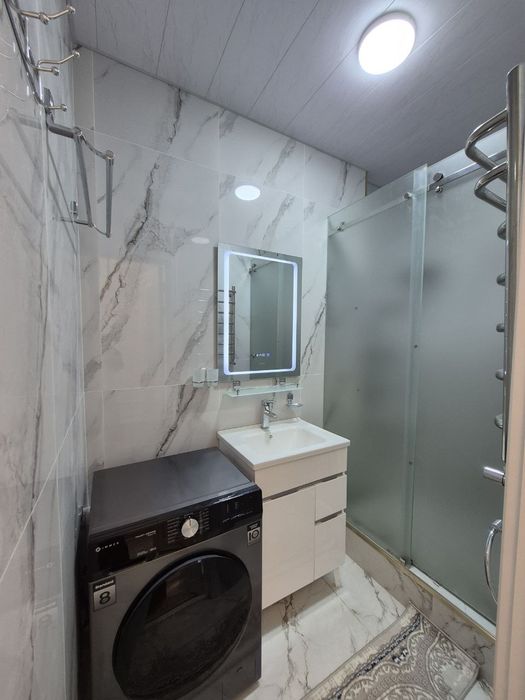 Яккасарой кушбеги навастройка 3 хонали квартира арендага берилади