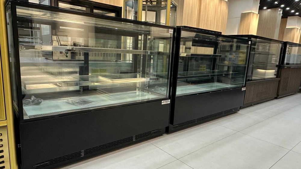 Витрина холодильник для десерт