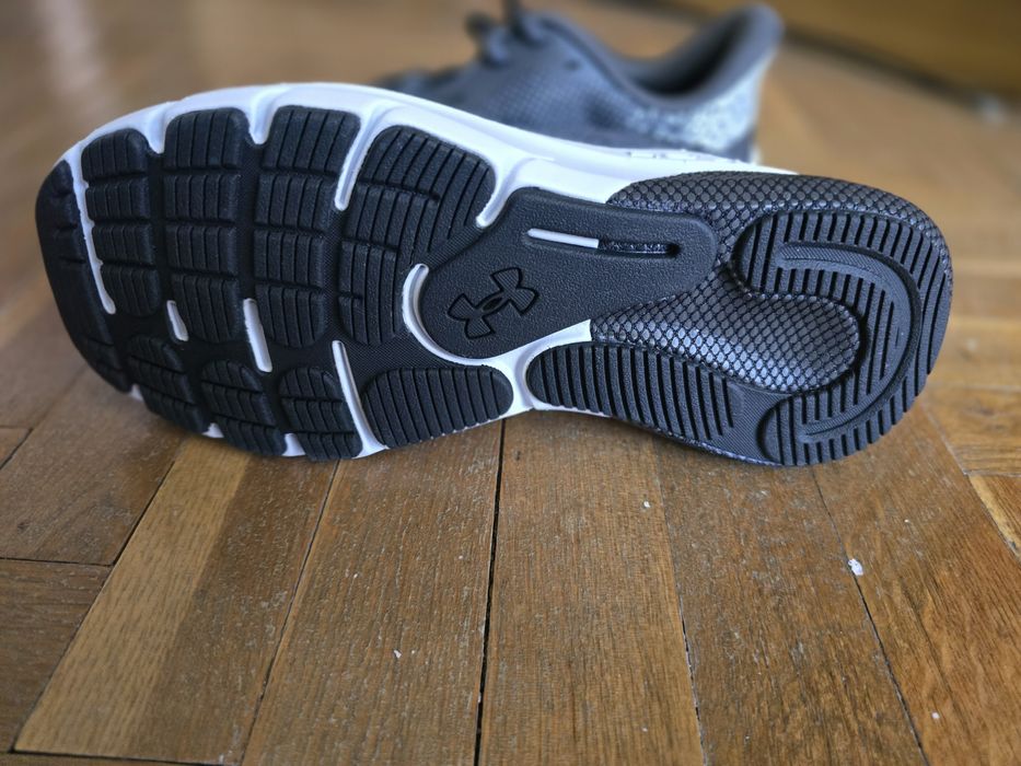 Маратонки Under Armor  38 номер