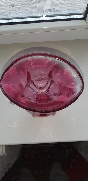 Продам чешскую вазу